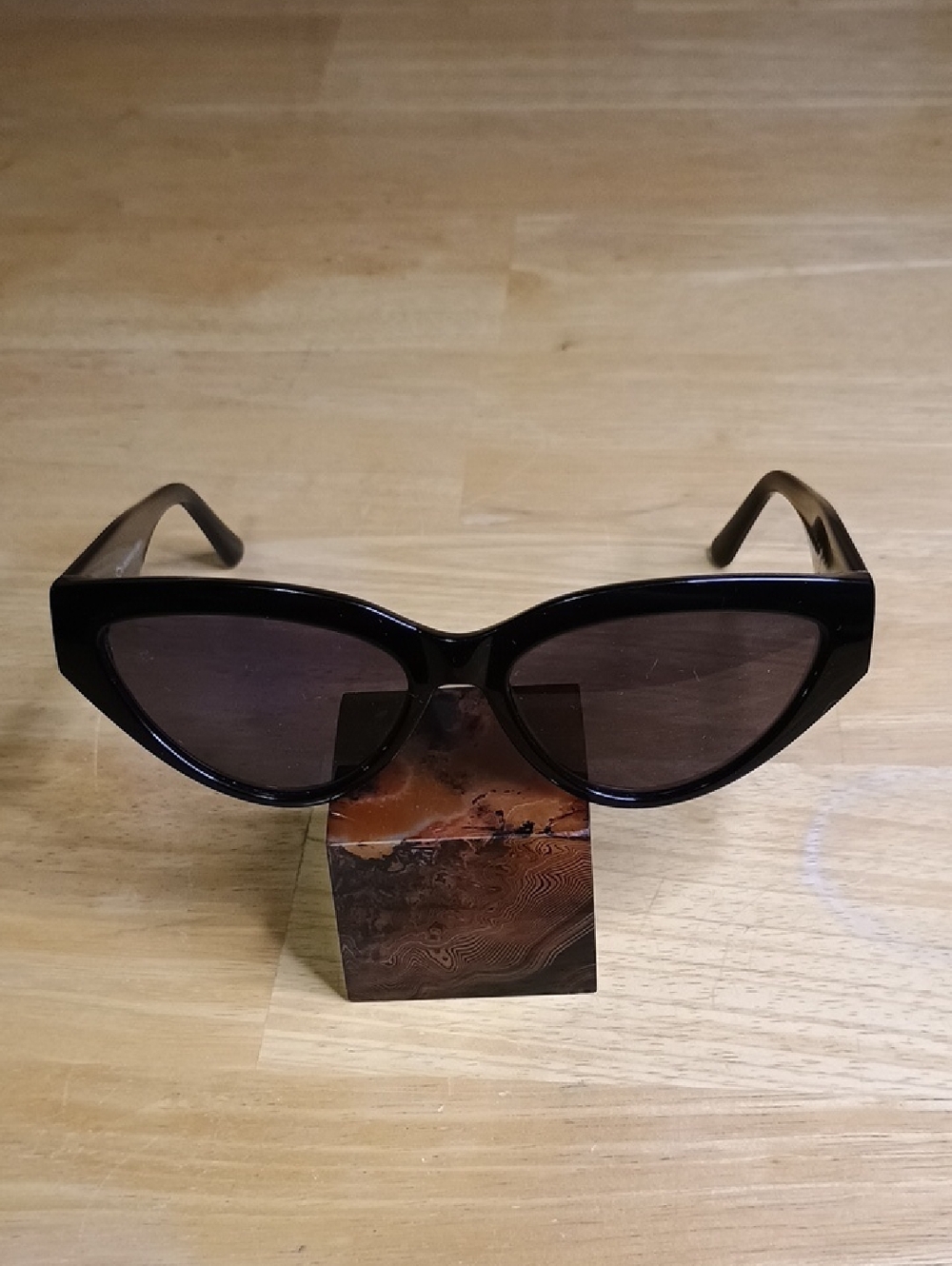 Oscar de la Renta Black Cat-Eye Sunglasses with Dark Lenses